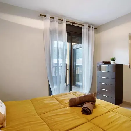 Be Happy 77 ארונה